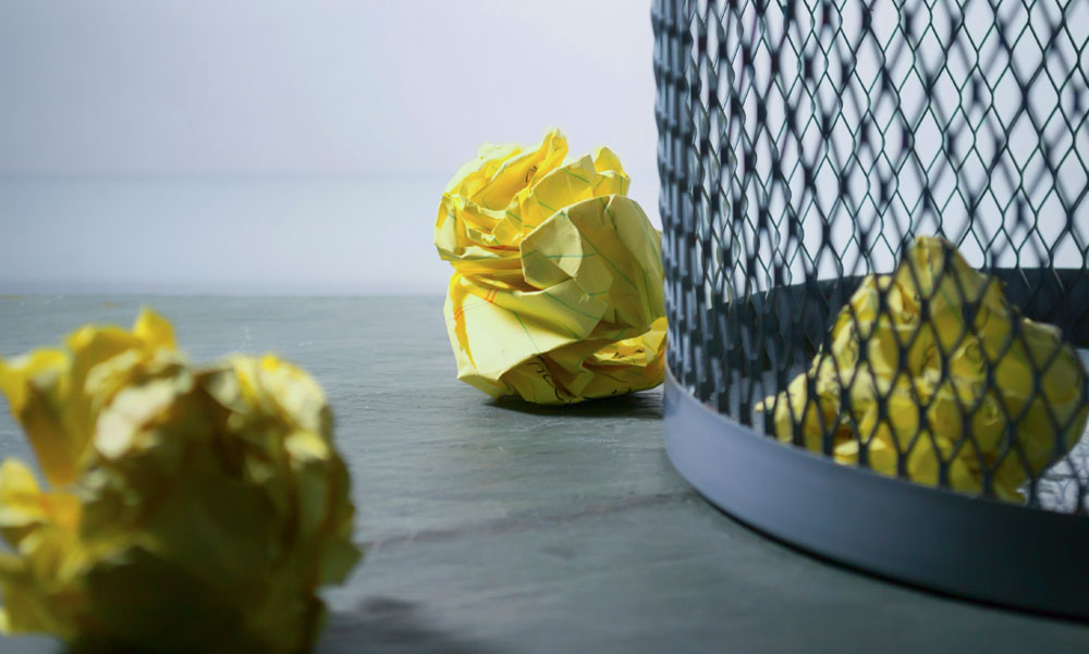 A szórólapoknak befellegzett? De mikor?