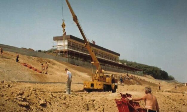 A Forma-1 vezére, Bernie Ecclestone a Városligetbe szánta a Hungaroringet – 40 éve kezdődött a legendás mogyoródi versenypálya építése