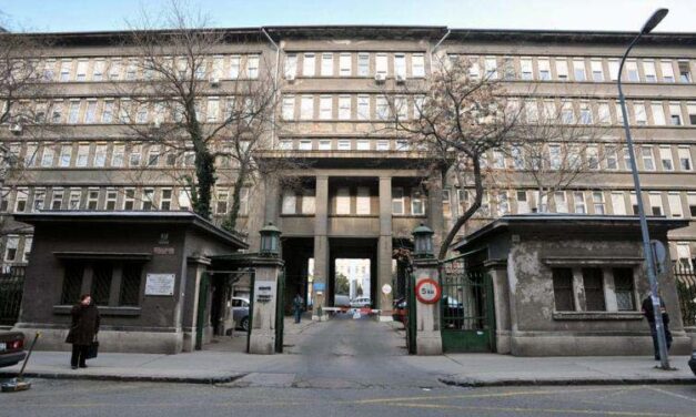 Különös haláleset a Péterfy kórházban: a mosdóban halt meg egy 22 éves férfi