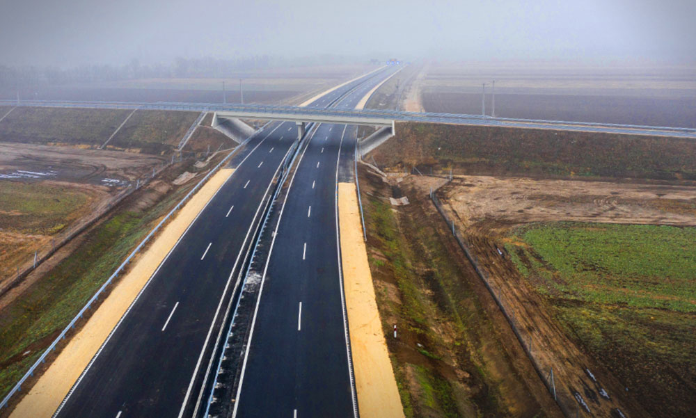 Átadták az M4-es autóút Üllő és Albertirsa közötti szakaszát