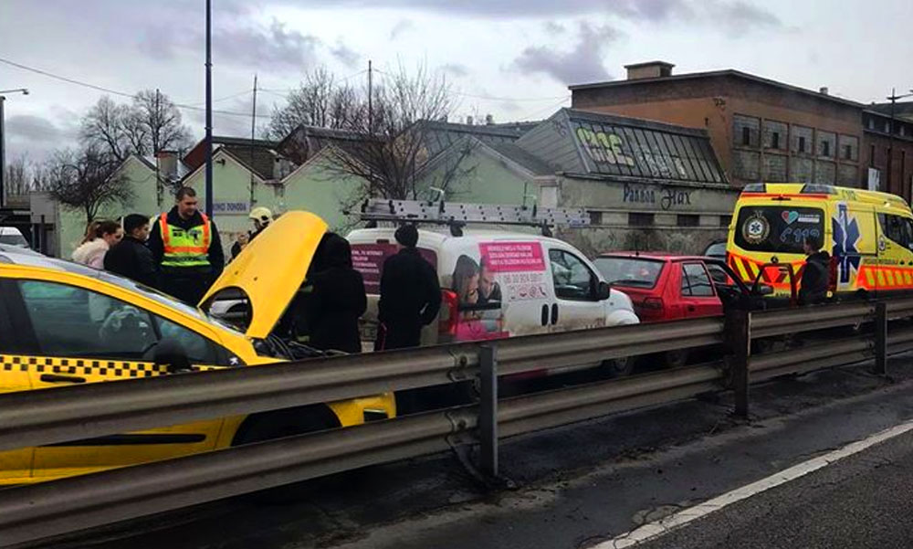 Lezárták a Ferihegyi gyorsforgalmi utat – súlyos baleset történt