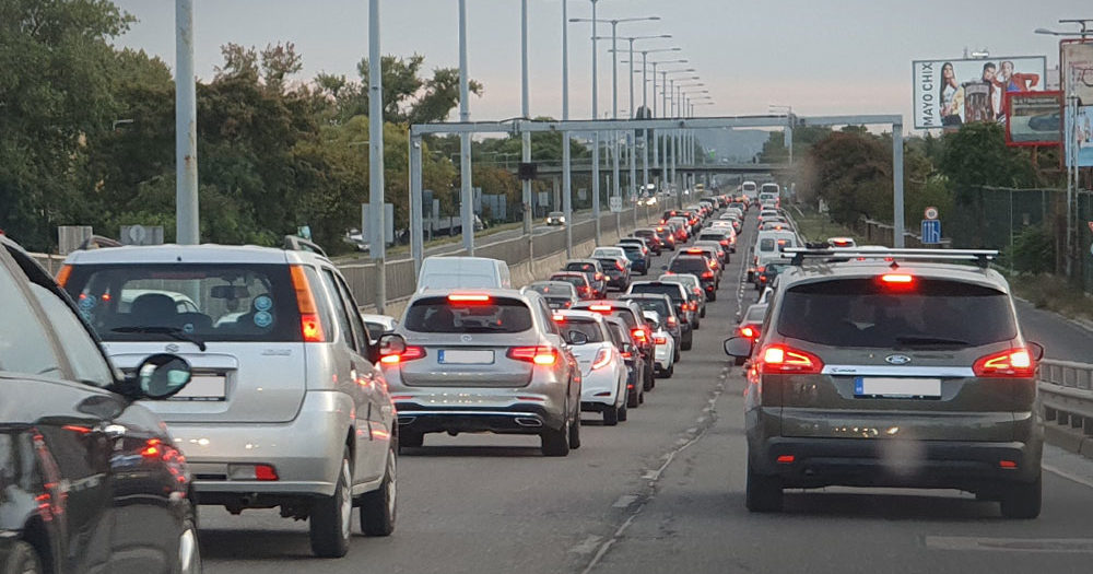 Horror a benzinkutakon, közben alakulnak a dugók Budapesten és környékén