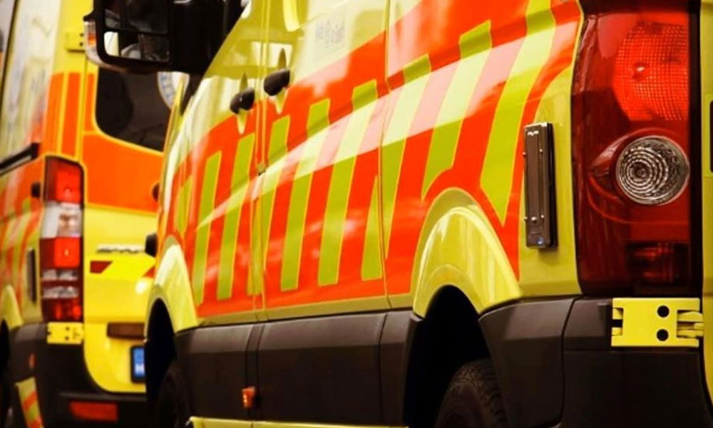 Újabb kábítószer-botrány a hazai sztárvilágban – Felismerték az énekesnőt, akit mentők szállítottak kórházba egy budapesti lakásból