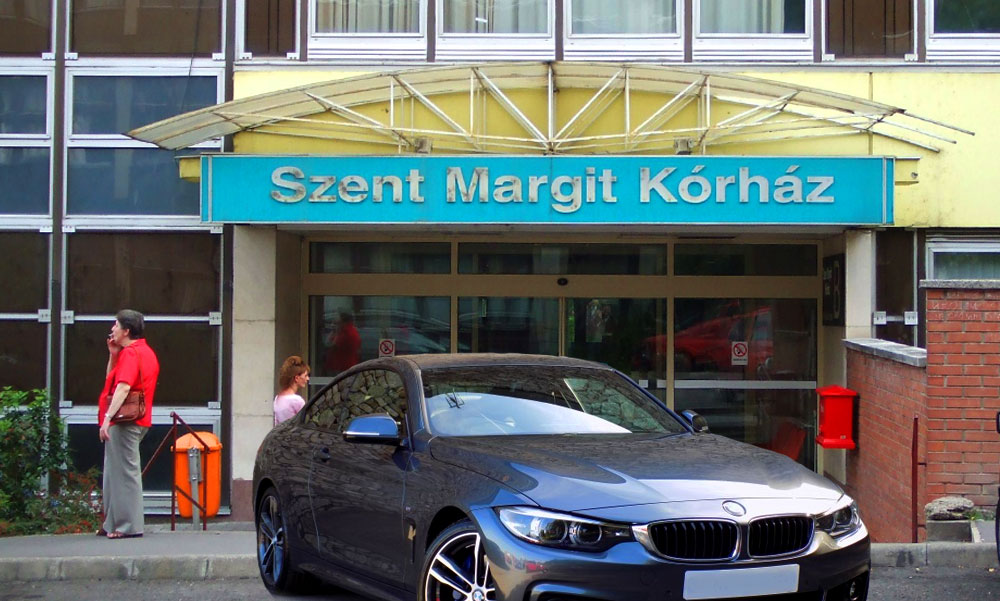 Luxusautókat bérelt a Szent Margit igazgatója, miközben nem volt pénz a kórtermek festésére