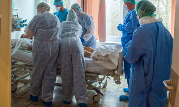 „Rendkívül súlyos a helyzet” – megtelt a Dél-pesti Centrumkórház Covid-osztálya, Szlávik János szerint Magyarországon a brit mutáns pusztít