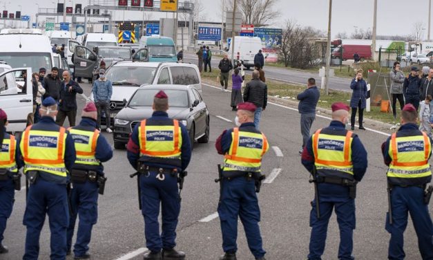 Emelkedik a rendőrök és a katonák fizetése, a határvadászok 400 ezer forintot kapnak havonta