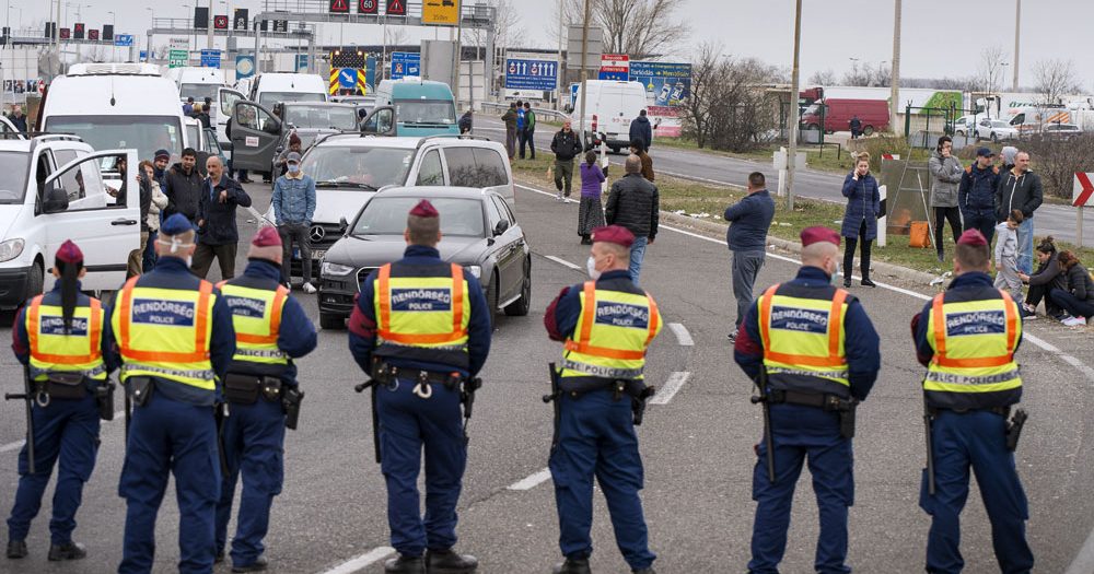 Emelkedik a rendőrök és a katonák fizetése, a határvadászok 400 ezer forintot kapnak havonta