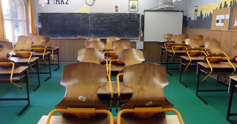 Decembertől csak védettségi igazolvánnyal mehetnek be a szülők az iskolákba