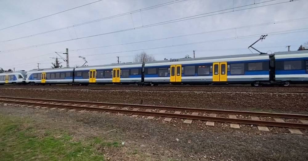 Halálra gázolt egy embert a vonat Dunakeszi és Göd között, késnek a vonatok