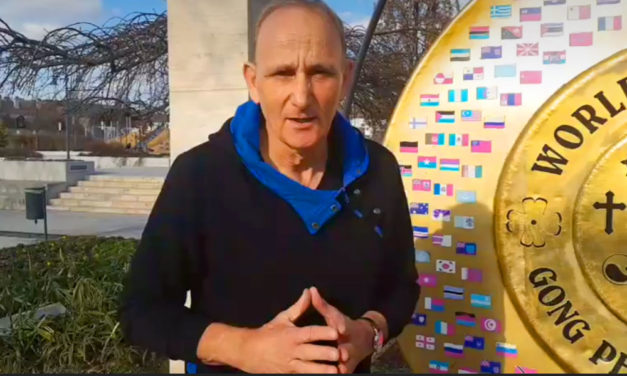 A koronavírus miatt rendkívüli videóban szól a városához Gödöllő polgármestere