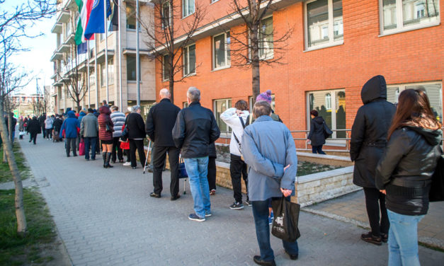 Itt az újabb csalás: hamis koronavírus-teszttel próbálják átverni az időseket