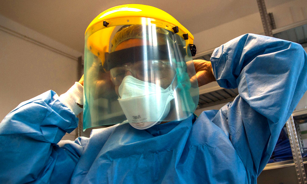 Nagyon vigyázz a koronavírussal, ha műfogsorod van!