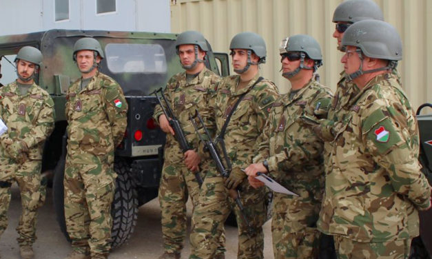 A koronavírus miatt az Auchanhoz is kivonultak a katonák