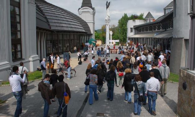 A Magyar Rádió egykori épületeibe költözik Piliscsabáról a Pázmány