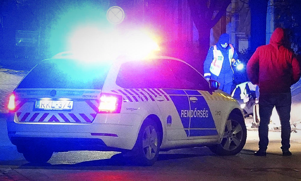 Tragédia Dabas és Budapest között! Sokáig küzdöttek az autójával az árokba csapódó férfi életéért az út mellett