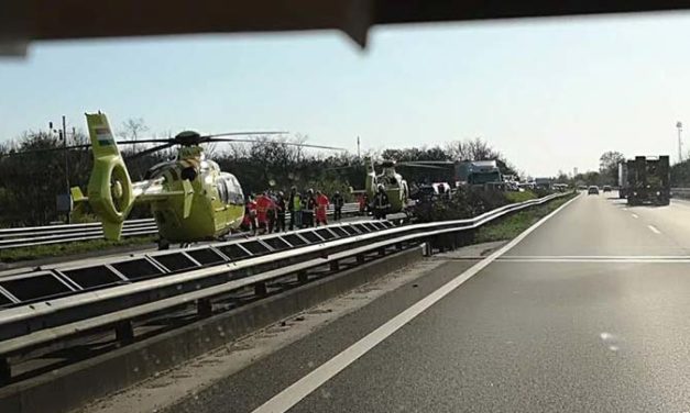 Mentőhelikopterek az M3-ason, lezárták a forgalmat