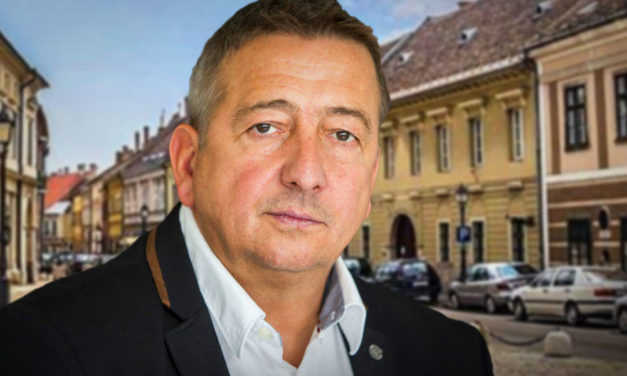 Két önkormányzati lakást is összehozott magának a Várban Bayer Zsolt