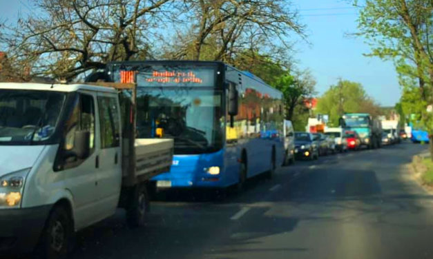 A koronavírus miatt óriási dugó alakult ki Budakeszin
