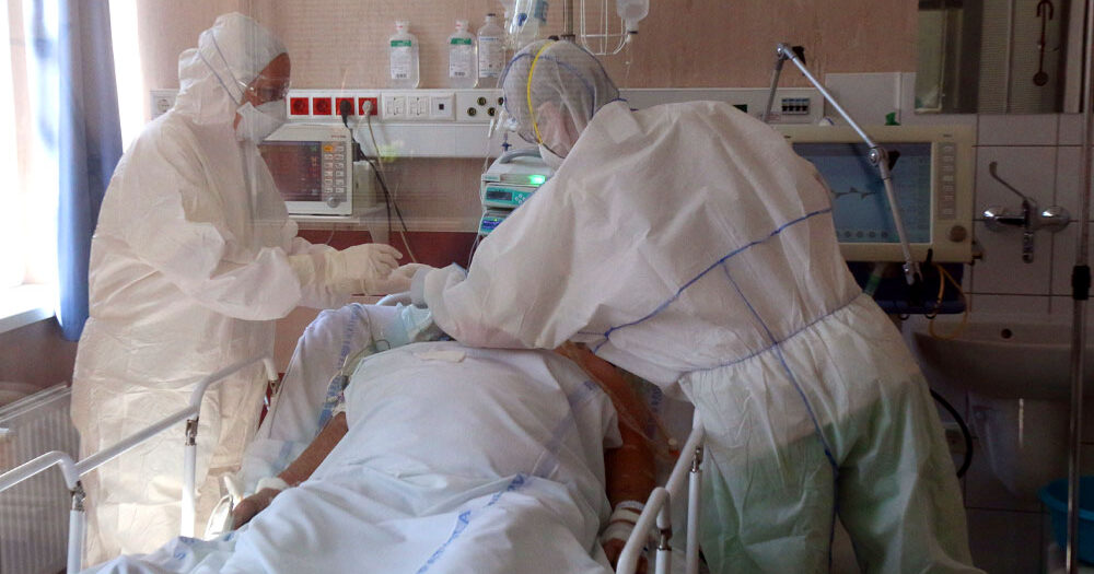 Újabb negatív csúcs: 949 beteg van lélegeztetőgépen, az immunológus szerint ha otthon maradunk, megúszhatjuk a koronavírust