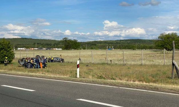 Baleset az M3-ason, de máshol is teljesen beállt a forgalom
