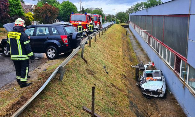 Csúnya baleset Solymáron, feszítő-vágóval szabadították ki a sérültet