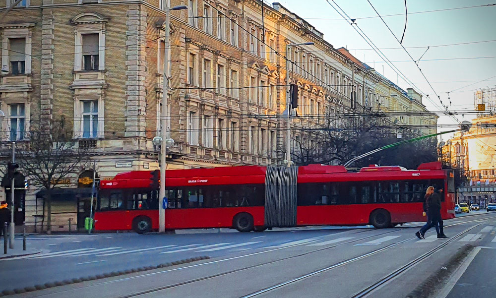 Lövöldözés a 76-os trolin, megsérült egy utas