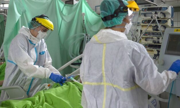 Rémisztő adatok! Már 1167 beteg van lélegeztetőgépen, 195-en haltak meg a koronavírus szövődményei miatt