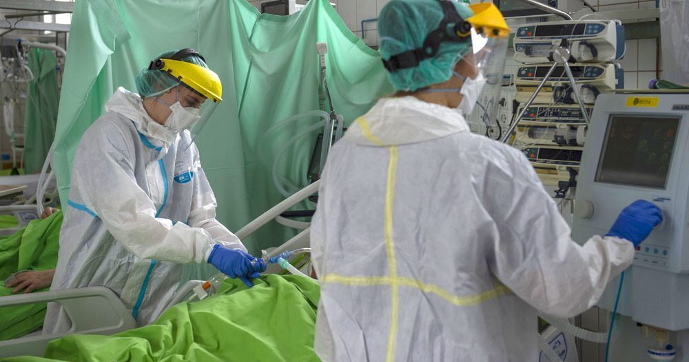 Rémisztő adatok! Már 1167 beteg van lélegeztetőgépen, 195-en haltak meg a koronavírus szövődményei miatt