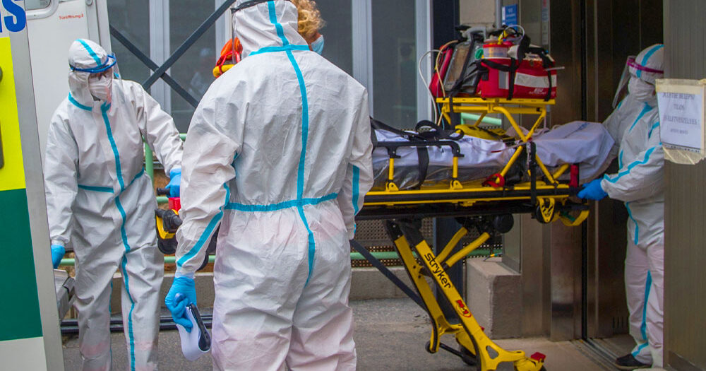 20 ezer felett a koronavírus áldozatainak száma, már egy közepes városnyi ember halt meg Magyarországon