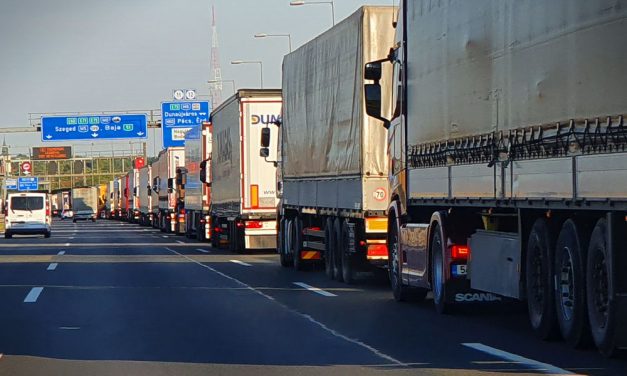 Több kilométeres a torlódás az M0-ás déli szektorában
