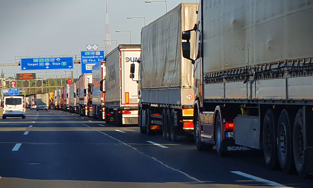 Több kilométeres a torlódás az M0-ás déli szektorában