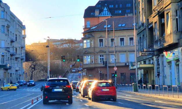 „Az élet az üzletek és a villamosmegállók köré rendeződik a Margit körúton” – Örsi Gergely polgármester vezetésével keresik a megoldásokat az élhetetlen állapotokra