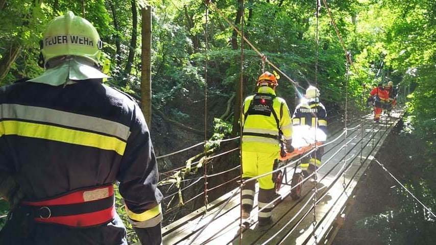 Balesetet szenvedett egy túrázó a Pilisben, mentőcsapatok hozták le