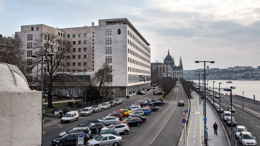 Lezárják a pesti alsó rakpartot az autók elől a hétvégére