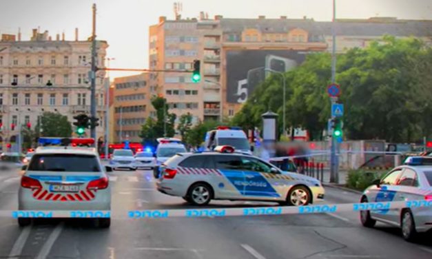 „Egyre rosszabbul vagyunk, a gyászunk csak nehezedik” – reagált a Deák téren megkéselt Martin édesanyja a támadó családjának a részvétnyilvánítására