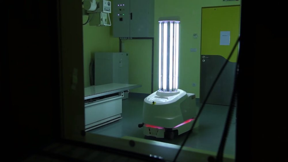 Önjáró robotot vetettek be a koronavírus ellen a Semmelweis Egyetem klinikáján