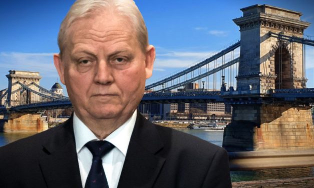 Tarlós István, a milliárdos honvédelmi miniszter feleségét, Szentkirályi Alexandra kormányszóvivőt javasolja Karácsony kihívójának