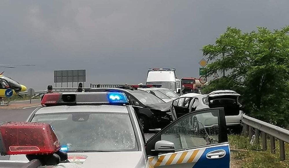 Heten megsérültek egy autóbalesetben a 23. kerületben, lezárták az 5-ös utat