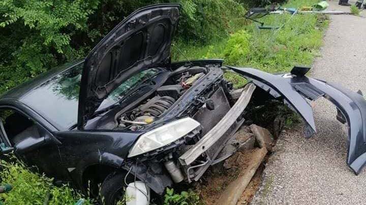 Párja balesetéhez sietett a férfi, miközben autójával árokba csapódott Vecsésnél