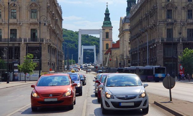 Minden autós fizessen évi 325 ezer forintot – Az autótulajdonosok újabb megfejését vetette fel a Levegő Munkacsoport