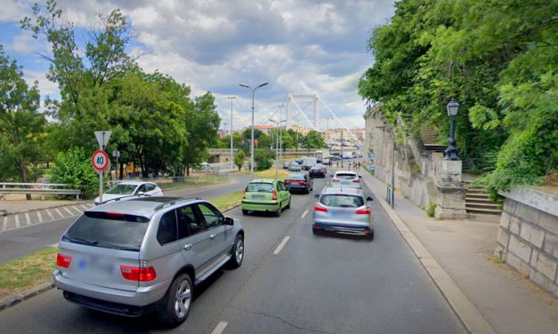 Buszsávot akar a Hegyalja úton a főpolgármester, egy sávval kevesebb jut majd az autósoknak
