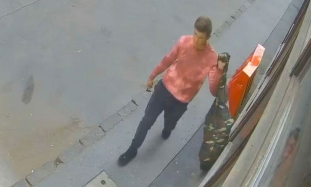 Autókat karcolt a belvárosban – keresi a rendőrség