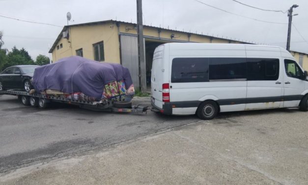 Négy tonnányi túlsúllyal közlekedő horrorkaravánt kaptak el a rendőrök az M0-son