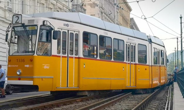 Kisíklott a 2-es villamos
