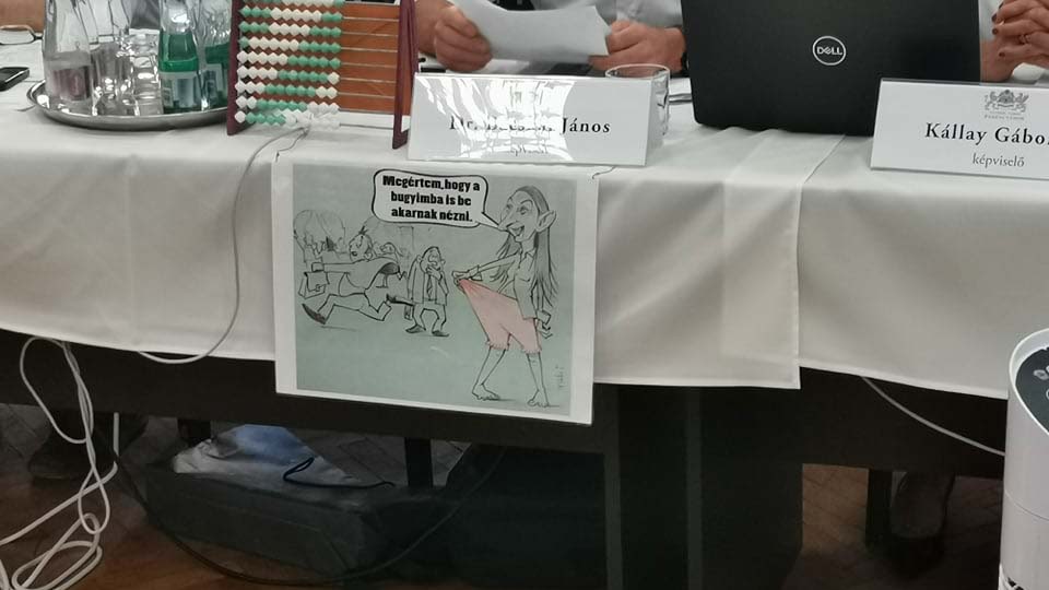 Megalázó és sértő karikatúrát rakott ki Baranyi Krisztináról fideszes elődje