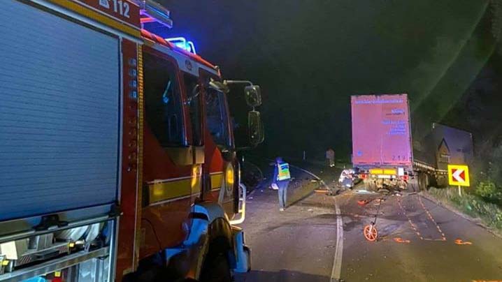 Kamionnal ütközött egy autós, meghalt a 19 éves sofőr