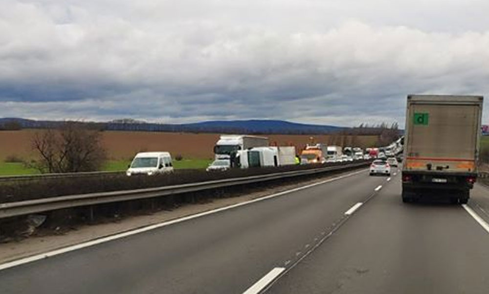 Szörnyű tragédia: halálra gázolta a 28 éves fiatalembert a szabálytalanul előző Porsche az M1-esen
