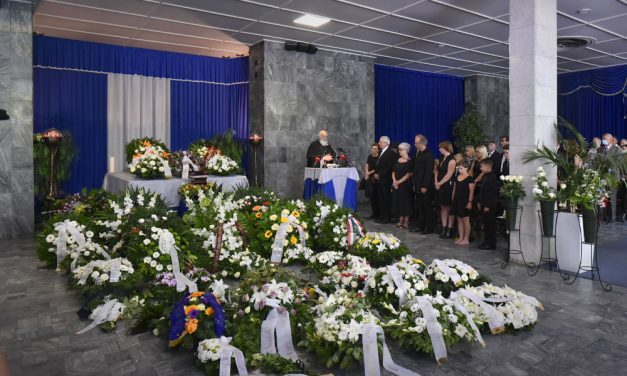 Elbúcsúzott az ország Bálint gazdától, barátok, ismert emberek kísérték utolsó útjára