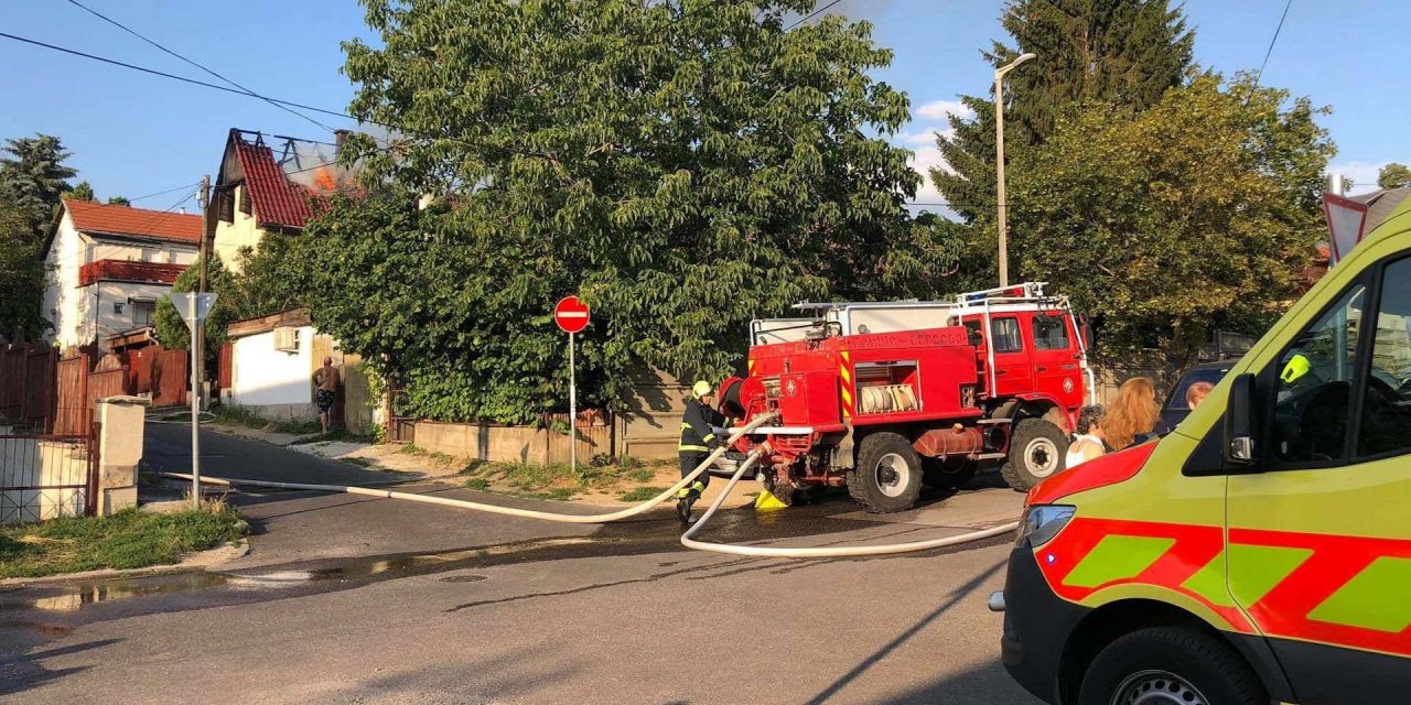 Kigyulladt egy társasház Budakeszin, az épület teljesen lakhatalanná vált