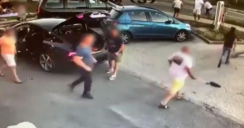 Érdi tömegverekedés: 30 ember ellen emeltek vádat, miután egy nő miatt az enyingi és az érdi család összecsapott a benzinkúton, egy ember pedig meg is halt